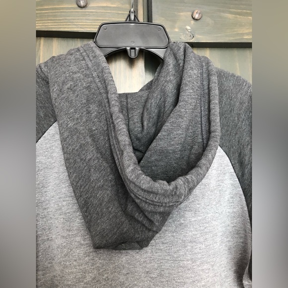 Old Navy Men’s grey sweatshirt size S - Picture 7 of 7